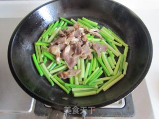 蒜薹爆鸡胗的做法步骤：7