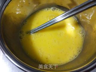 艾叶煎蛋????的做法步骤：1
