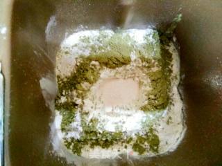 抹茶红豆面包的做法步骤：2