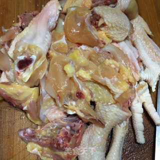 土豆焖鸡的做法步骤：1