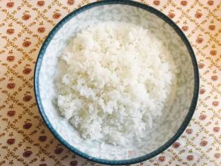 菠萝炒饭的做法步骤：1
