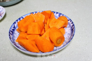 剁椒红萝炖老鸭的做法步骤：1