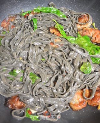 CoCoLc的私菜食谱经－－罗勒腊肠意式黑珍珠面【肉桂罗勒版】的做法步骤：8