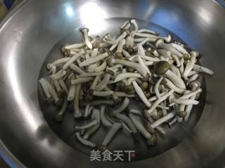 凉拌蟹味菇的做法步骤：3