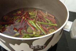 虾干炒蕨菜的做法步骤：2