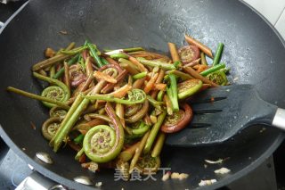 虾干炒蕨菜的做法步骤：9