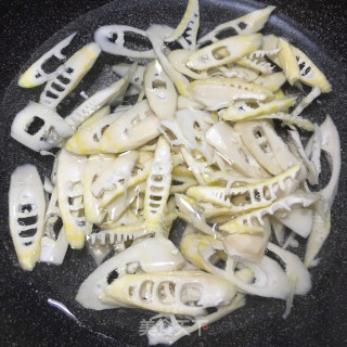 青椒炒雷笋的做法步骤：3