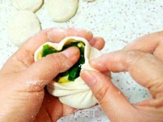 生煎韭菜鸡蛋包的做法步骤：15