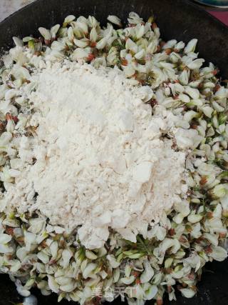 蒸洋槐花的做法步骤：2