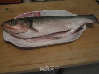 蒜香花刀红烧鱼的做法步骤：2