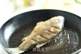 蒜香花刀红烧鱼的做法步骤：5