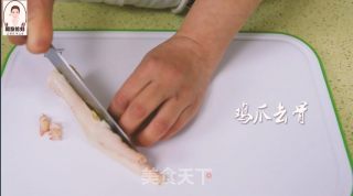 最正宗的韩式辣味脱骨鸡爪的做法步骤：2