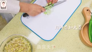 最正宗的韩式辣味脱骨鸡爪的做法步骤：4