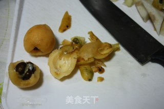 冰糖雪梨炖枇杷的做法步骤：3