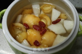 冰糖雪梨炖枇杷的做法步骤：4