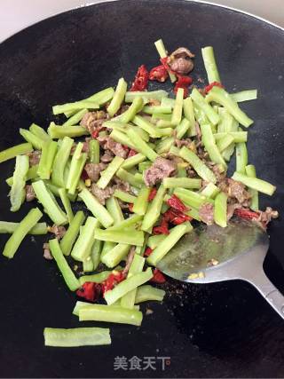 苦瓜炒牛肉——苦瓜不苦的小方法的做法步骤：7