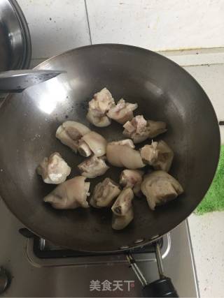 家常红烧猪蹄的做法步骤：7
