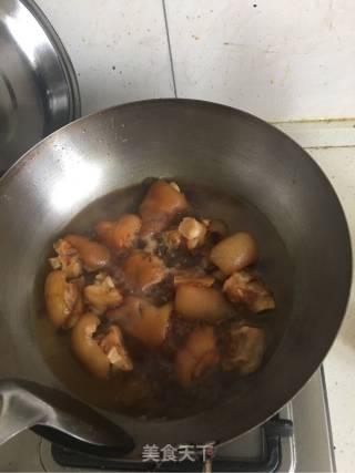 家常红烧猪蹄的做法步骤：11