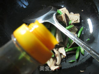 香菇芦笋炒香糕的做法步骤：5