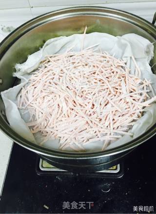 蒸红萝卜丝 蒸菜的做法步骤：3