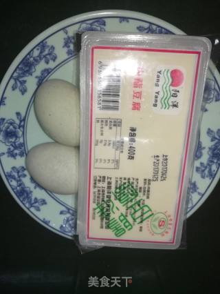 红油皮蛋豆腐的做法步骤：1