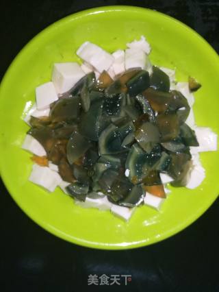 红油皮蛋豆腐的做法步骤：5