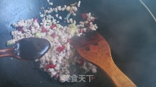 肉末炒蒜薹的做法步骤：2