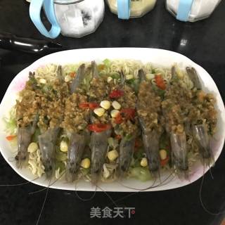 蒜蓉虾和面的做法步骤：1