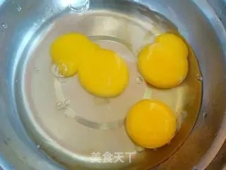 金黄色的葱花鸡蛋饼，你会做吗？的做法步骤：2