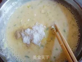 金黄色的葱花鸡蛋饼，你会做吗？的做法步骤：7