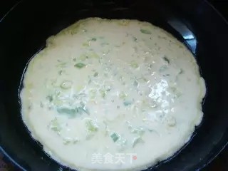 金黄色的葱花鸡蛋饼，你会做吗？的做法步骤：9