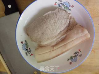回锅肉炒双椒的做法步骤：1