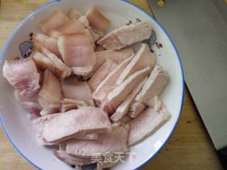 回锅肉炒双椒的做法步骤：3