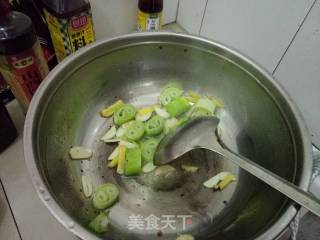 回锅肉炒双椒的做法步骤：4