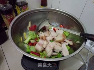 回锅肉炒双椒的做法步骤：6