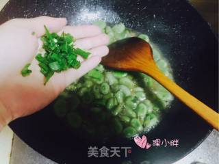 葱香蚕豆的做法步骤：8