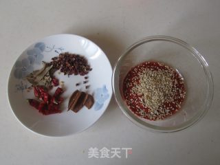 自制五香辣椒油的做法步骤：1