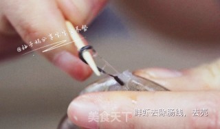 宝宝辅食—宝宝版鲜嫩虾丸的做法步骤：1