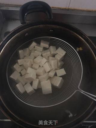 茄汁鸡丁浇豆腐的做法步骤：4