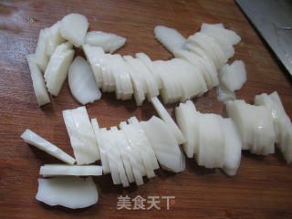蒜薹黑木耳炒年糕的做法步骤：2