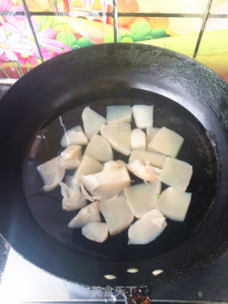 煮妇快手菜---爆炒魔芋的做法步骤：2