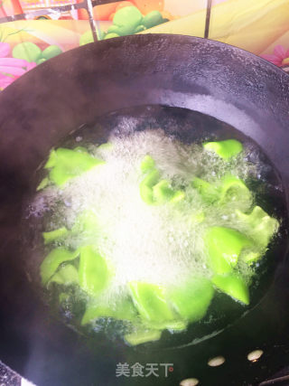 煮妇快手菜---爆炒魔芋的做法步骤：3
