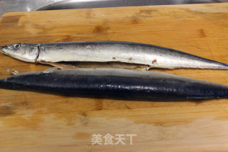 香煎秋刀鱼的做法步骤：1