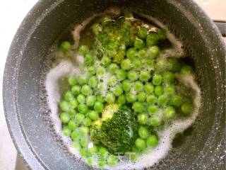 西蓝土豆豌豆泥的做法步骤：4