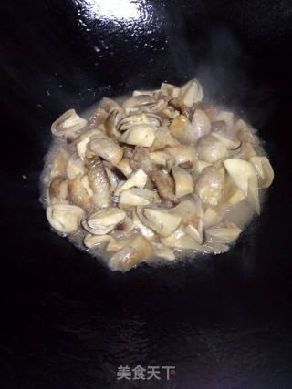 草菇炒肉的做法步骤：6