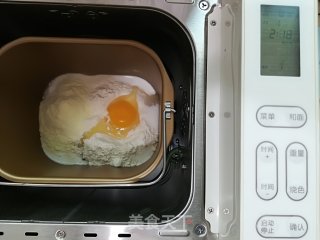 椰香软欧包的做法步骤：2