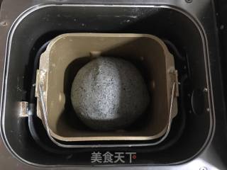 奶香黑芝麻大馒头的做法步骤：4