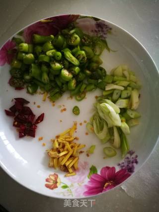 河虾炒鸡蛋的做法步骤：1