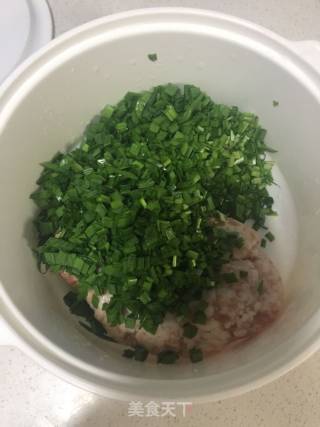 猪肉韭菜煎饺的做法步骤：3