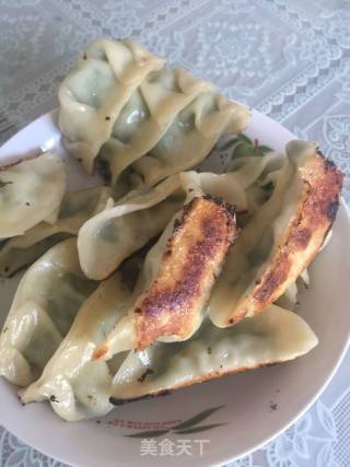 猪肉韭菜煎饺的做法步骤：7